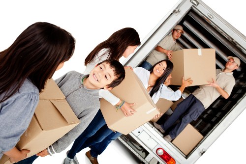 Professional packing and unpacking services in South Kensington for organised home moving