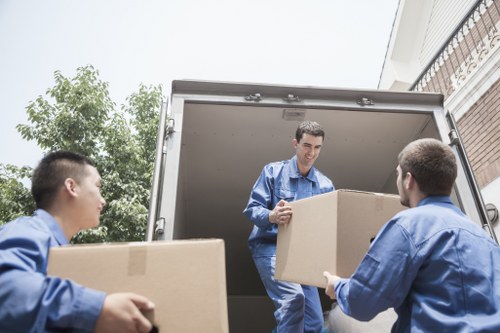 Movers handling apartment access challenges during South Kensington relocation