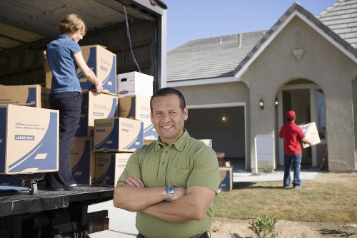 Moving team choosing the right van size for a South Kensington relocation